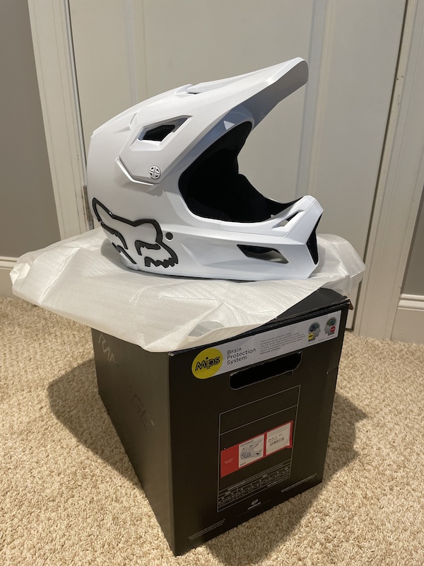 full face helmet with mips