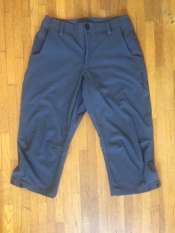 Twin Six 3/4 (capri) mens medium cycling pants (484) For Sale
