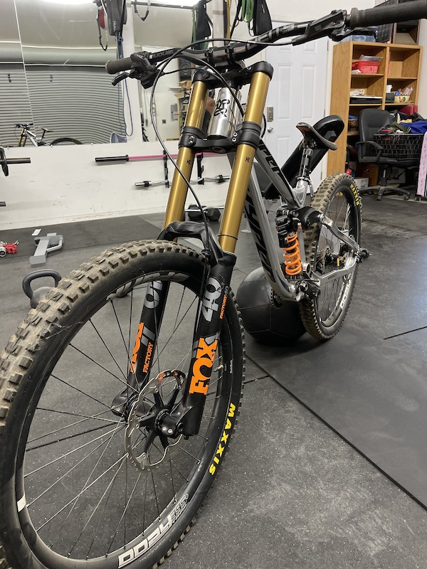 hyper 27.5 mountain bike