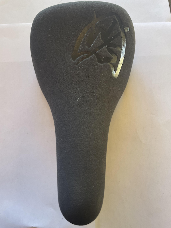 s&m pivotal seat