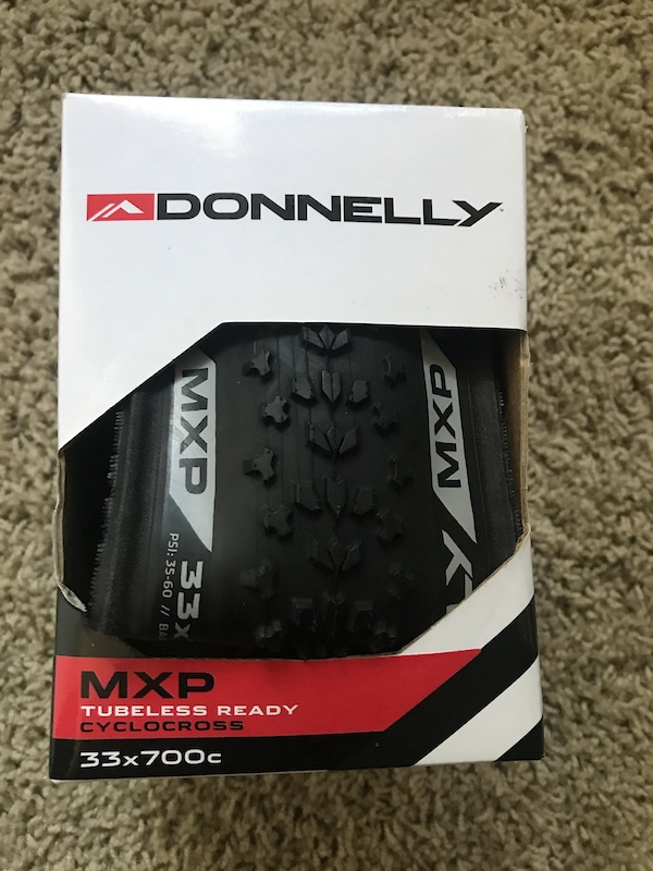 Lot De 2 Pneus Bontrager CX3 700x33 - Pour Cyclocross, Tubeless, Neufs (décollés D'un Vélo Neuf)