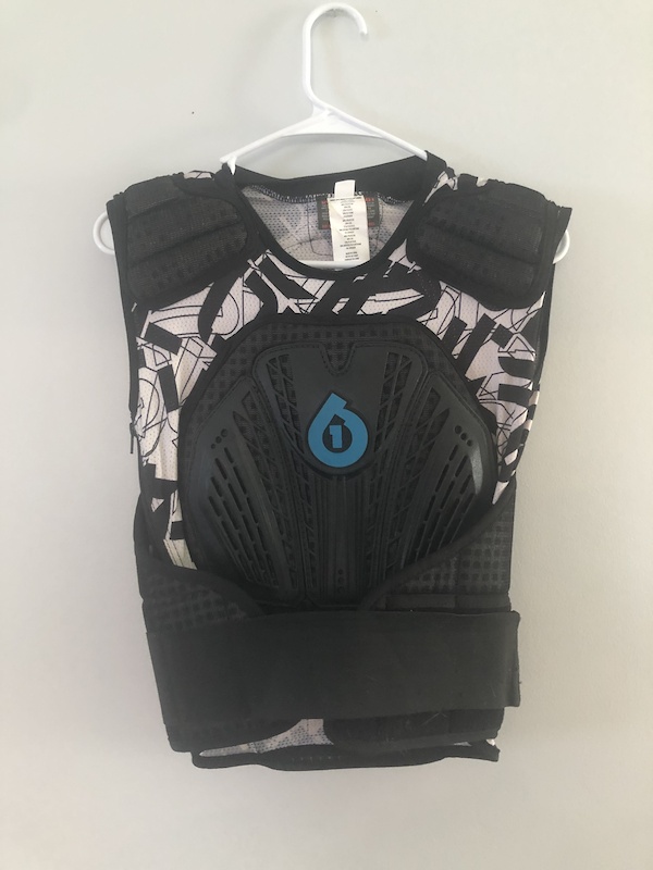 Sixsixone chest best sale protector