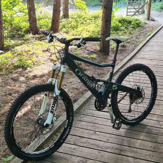 2010 Mens Orange 5 Medium Mountain Bike For Sale