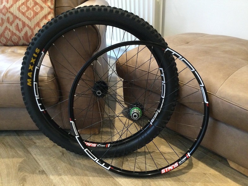 Stans ZTR Flow mk3 rims on Hope Pro4 hubs For Sale