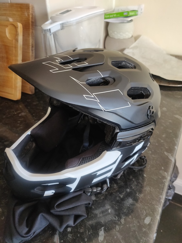 black cannondale road bike