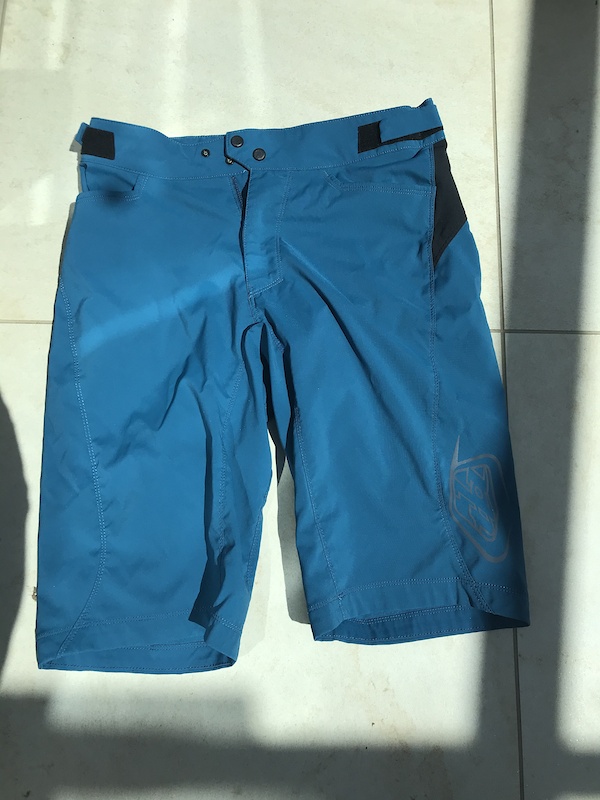 2022 Troy Lee Designs Flowline shorts Worn Once size 32” For Sale