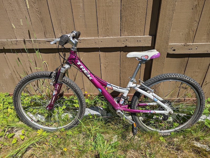 trek mt 200 girl price