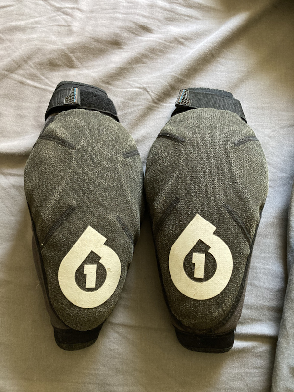 SixSixOne Elbow Pads Medium For Sale