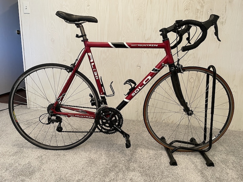 56 cm Rocky Mountain Solo AL30 Road Bike for sale For Sale