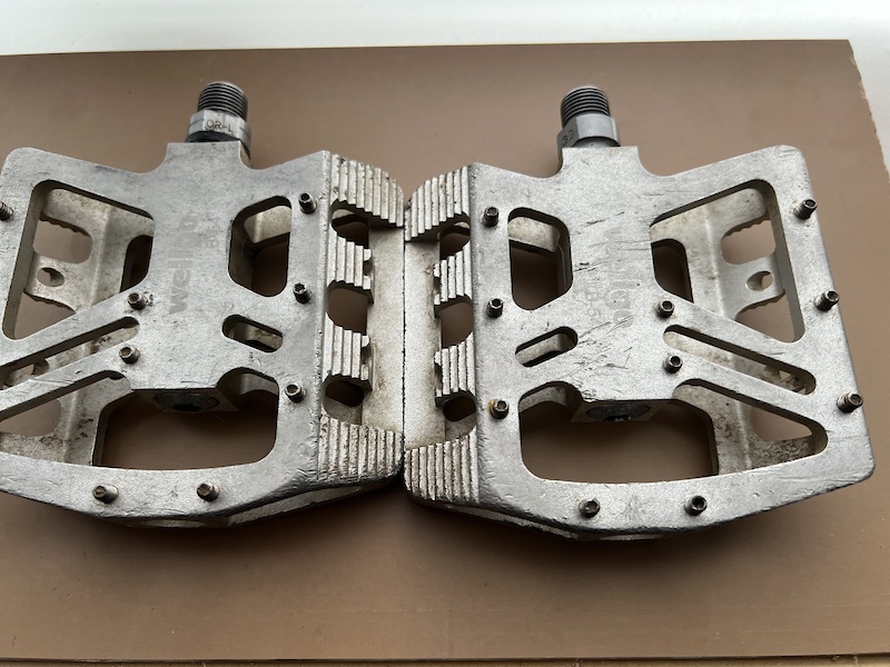 wellgo v8 copy flat pedals