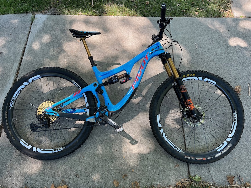 2017 Pivot Switchblade - Carbon Wheels & Top Components For Sale