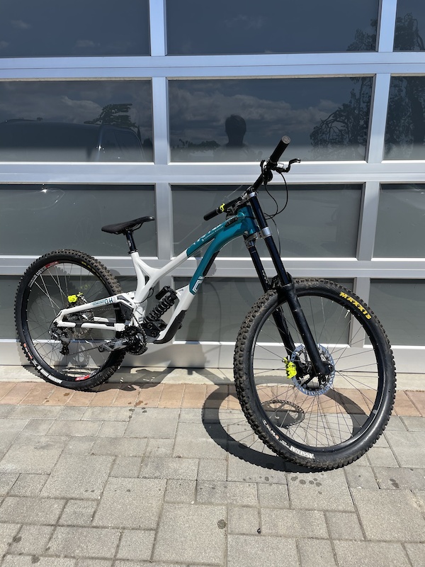 commencal supreme 2021