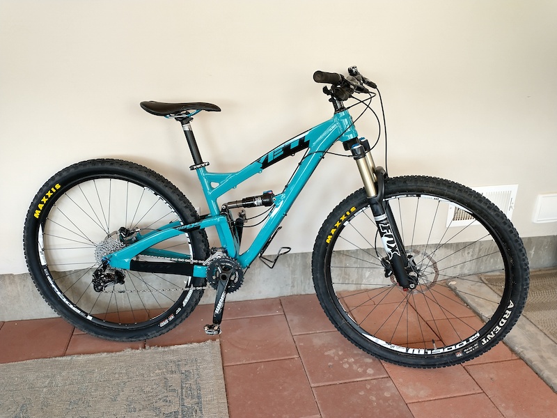 yeti dual suspension mountain bike