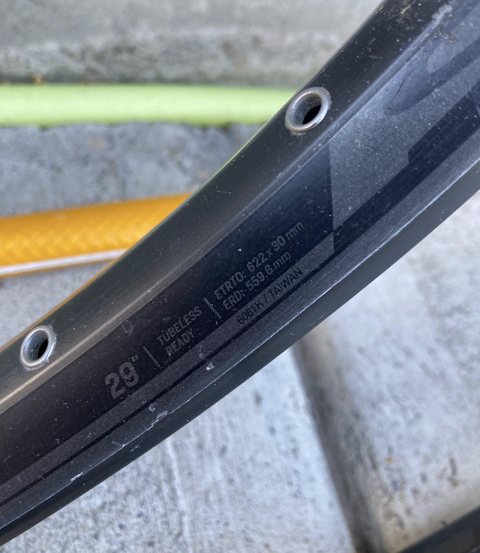 Syncros 32h rim store tubeless