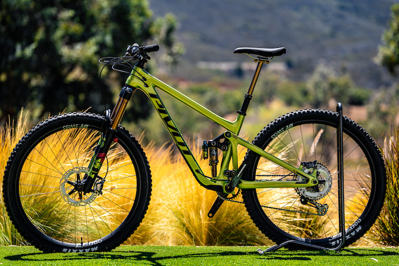 2023 Pivot SwitchBlade Electric Lime For Sale