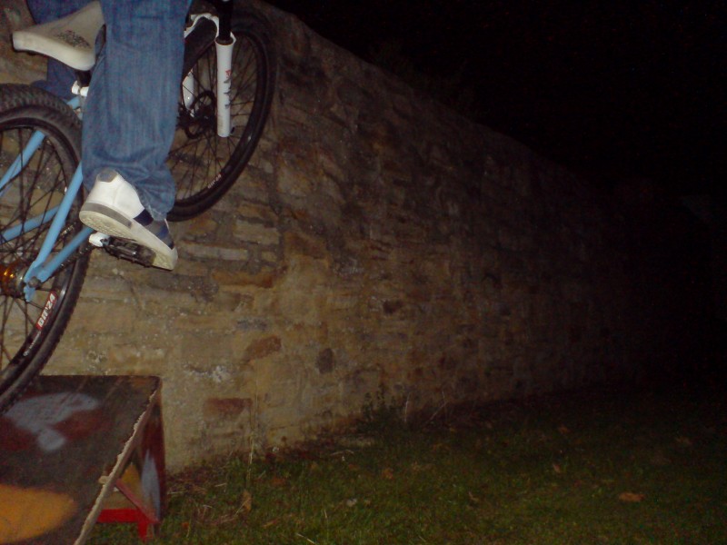 doing a wall ride off a littel jump ha!!