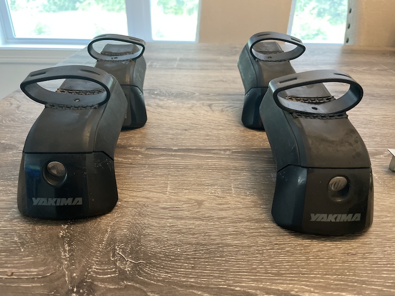 Yakima Timberline Towers w/ locks, keys and Adapters For Sale