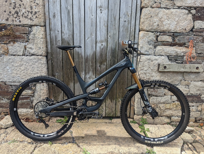 2019 yt capra cf pro race