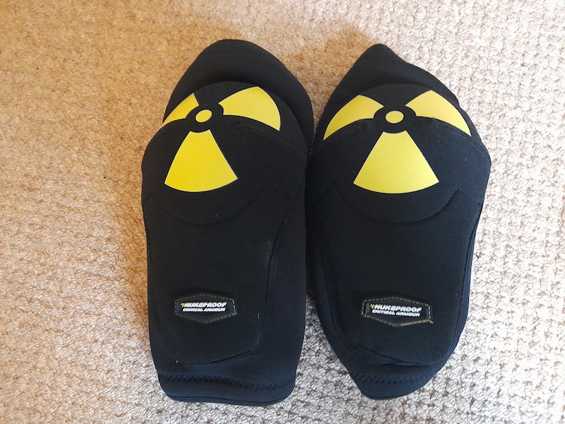 2022-nukeproof-knee-pads-small-for-sale