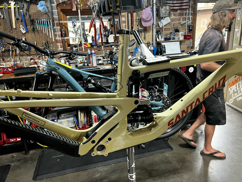 santa cruz hightower frame weight