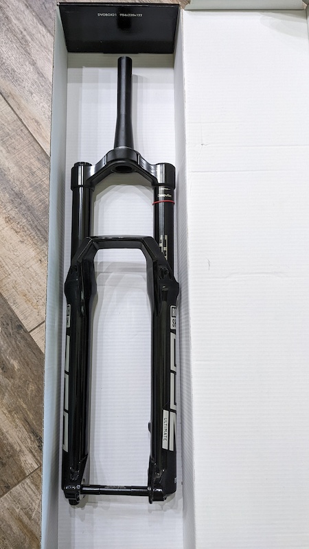 Fourche Rockshox ZEB Ultimate 29" Pour VTT – Suspension Tout Suspendu, Performance Ultime, Neuve Sous Blister