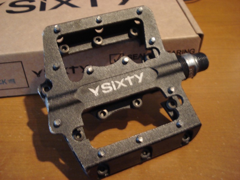 low profile flat pedals