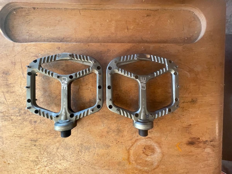 oneup aluminum pedals oil slick