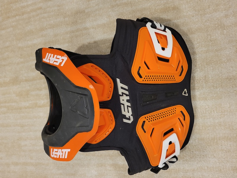 2022 Leatt Fusion 2.0 neck brace chest protector For Sale