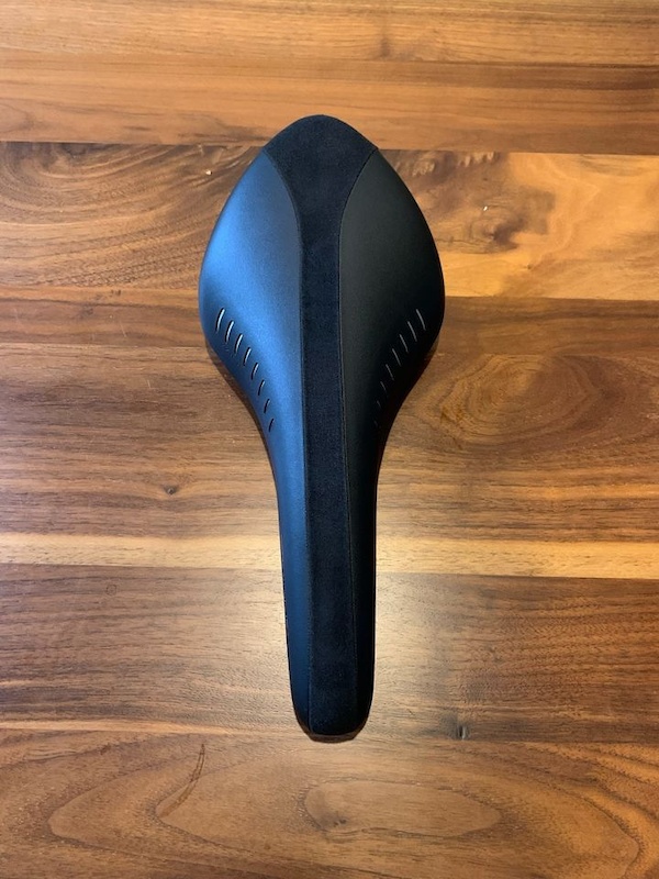 fizik arione donna saddle
