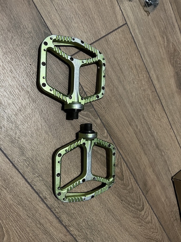 2021-oneup-aluminum-pedals-green-for-sale