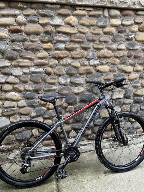 2014 Rocky Mountain Edge 26 Size Small Mountain Bike For Sale