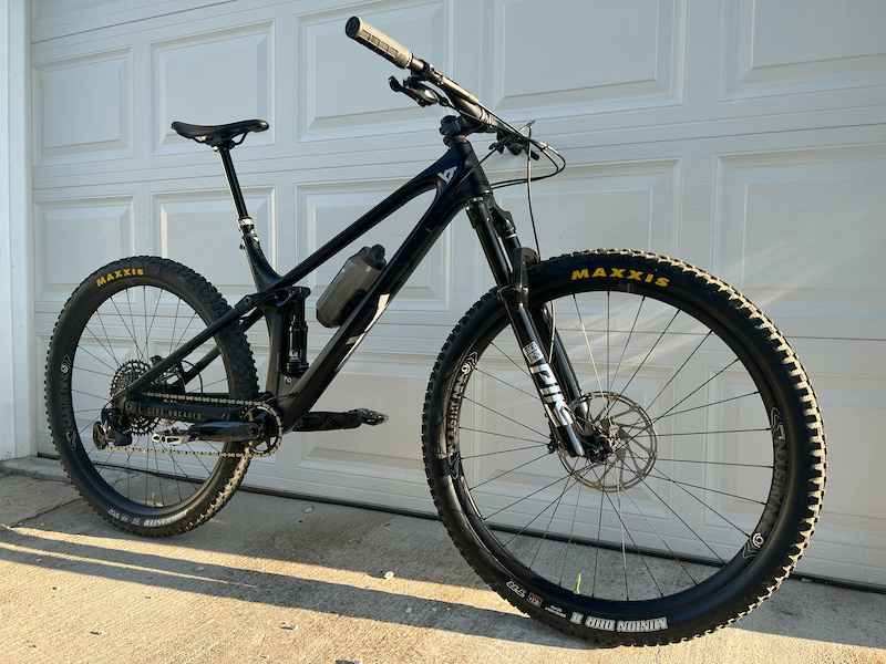 2022 YT Industries Izzo Large For Sale