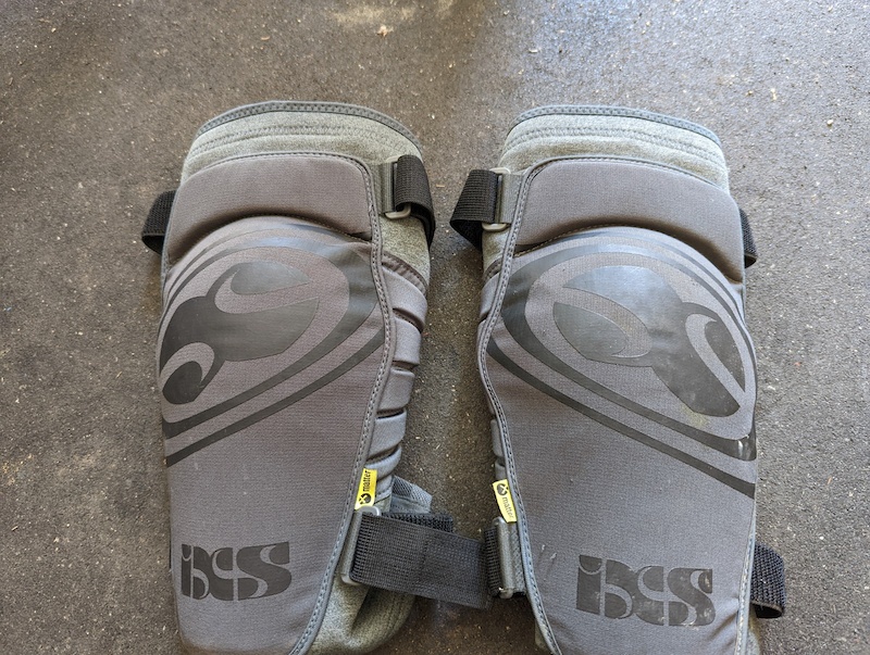 2021 IXS Carve Evo + Knee Pads For Sale