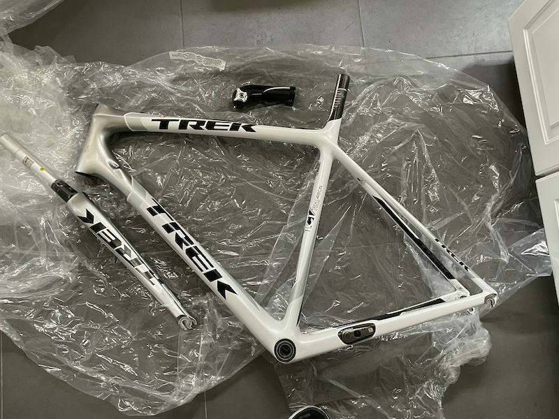 2011 Trek Madone 5.5 Frameset 56cm For Sale