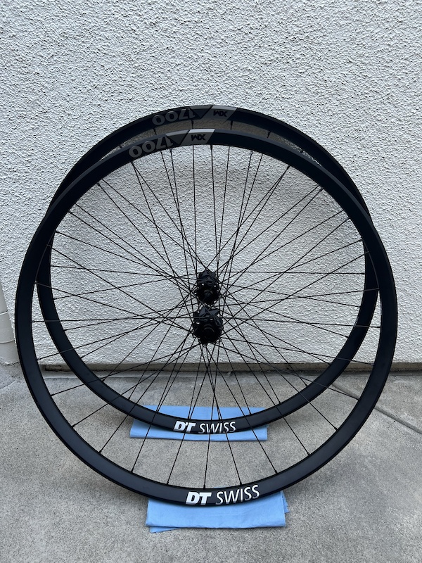 dt swiss 1700 spline 27.5