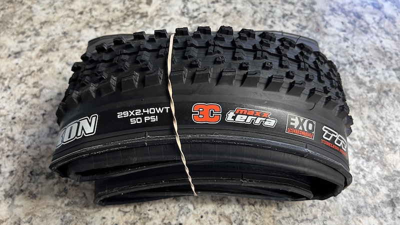 Pneu VTT Maxxis Rekon Race 29x2.35 Pouces Tubeless - EXO Double - Pliable - Neuf Sous Blister