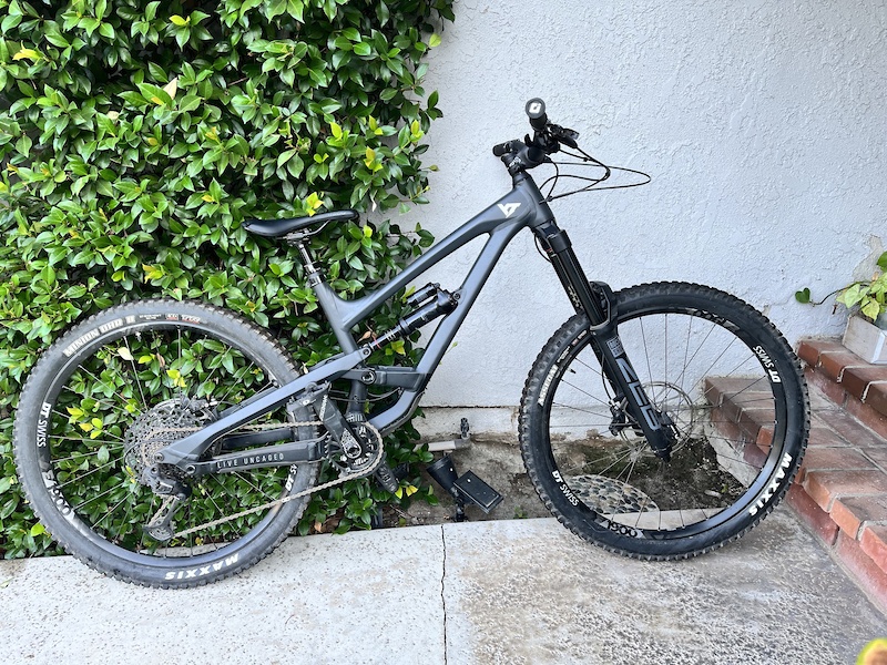 yt capra black