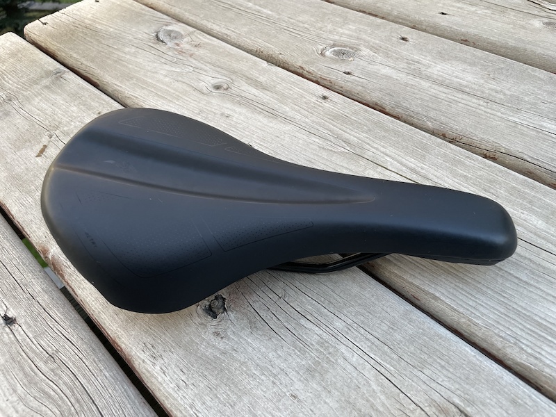 specialized henge saddle