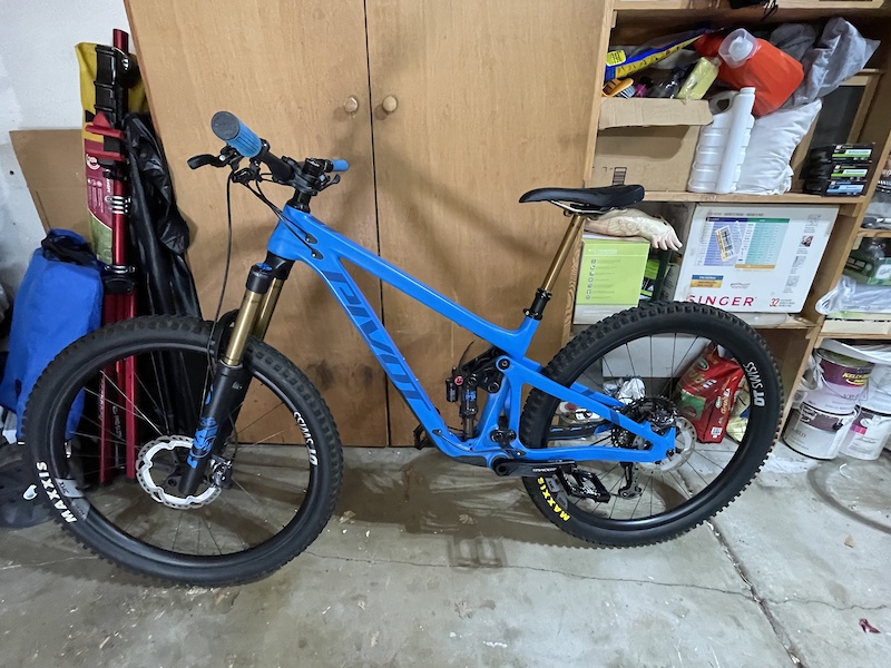 2021 Pivot Switchblade XT/XTR Carbon Wheel Set. medium For Sale