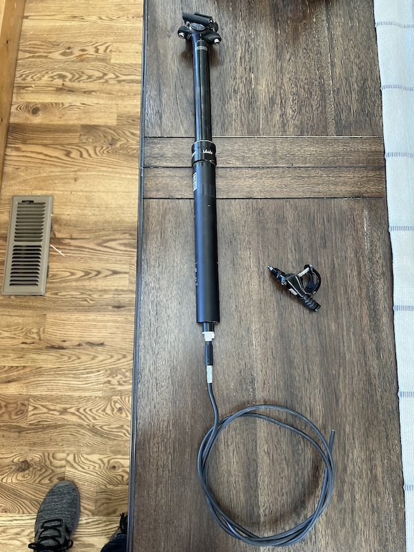 2017 Rockshox Reverb 150mm travel dropper post and lever For Sale