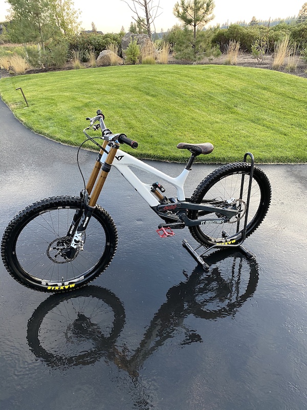2019 YT Tues CF Pro Race M For Sale the-west-manor-set-in-2024-model-how-to-wear-west