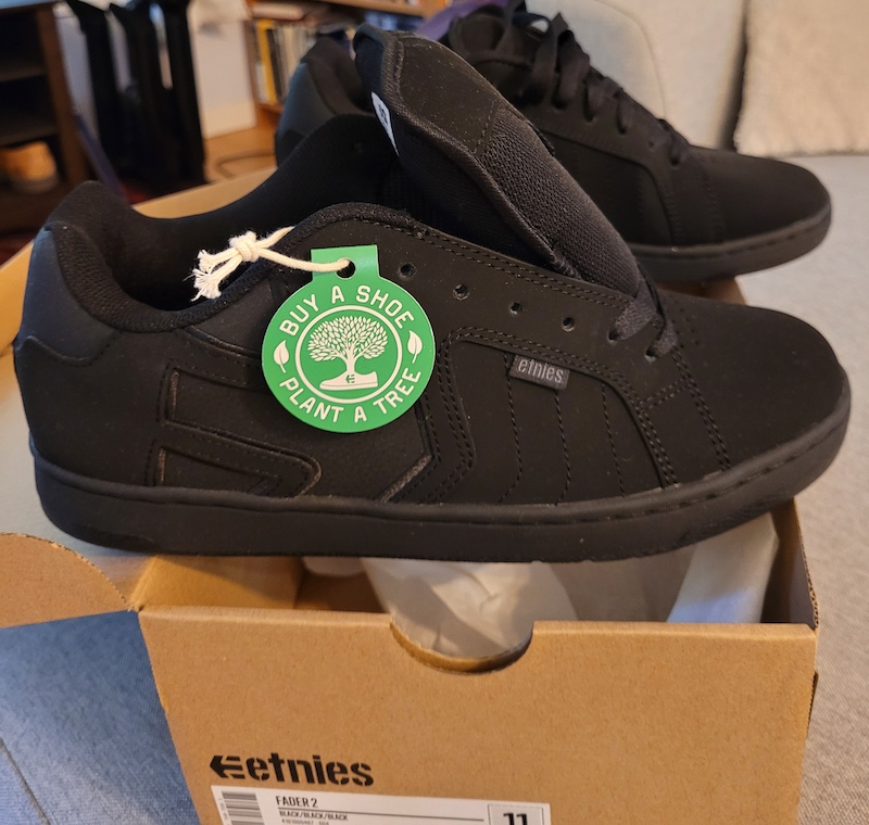 Etnies Fader Mens Skate Trainers in Worn Black