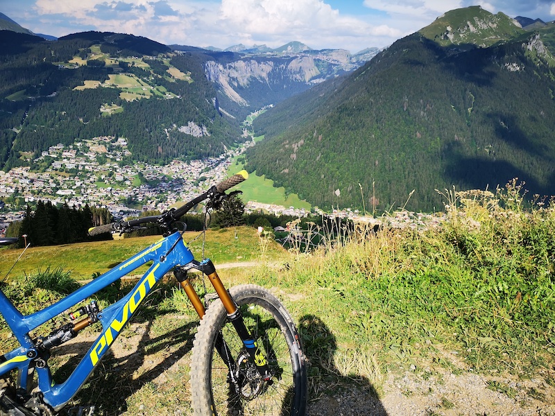 pivot reynolds carbon wheels