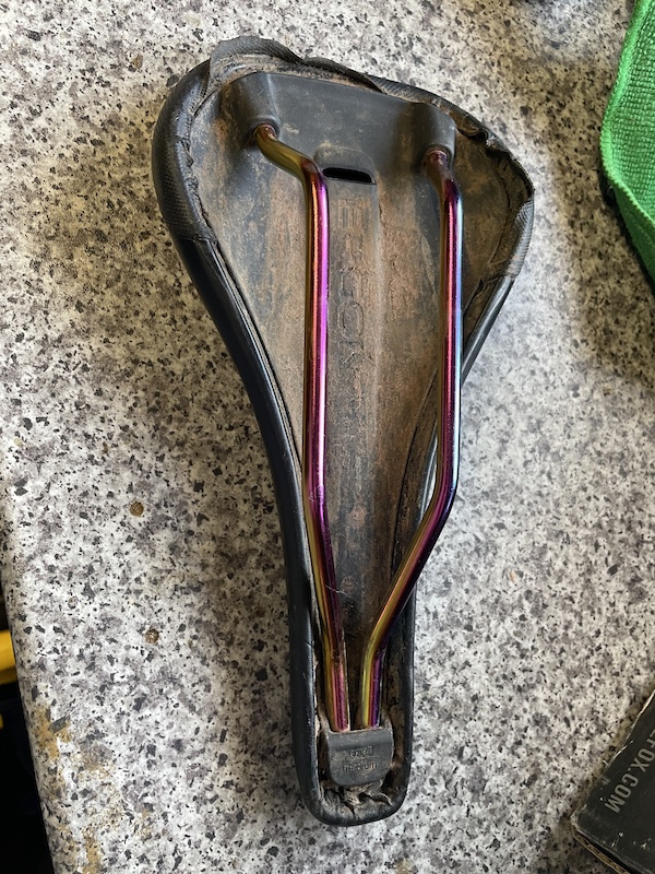 ergon enduro saddle oil slick