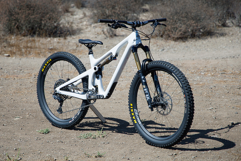 2022 Yeti SB140 T2 TURQ Medium Blanco, Like New For Sale