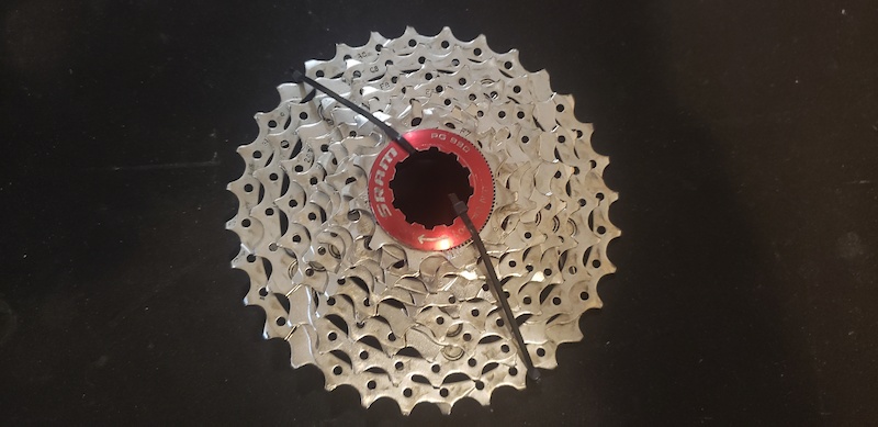 Cassette Sram PG-990 9V (11-32) est un style simple et moderne