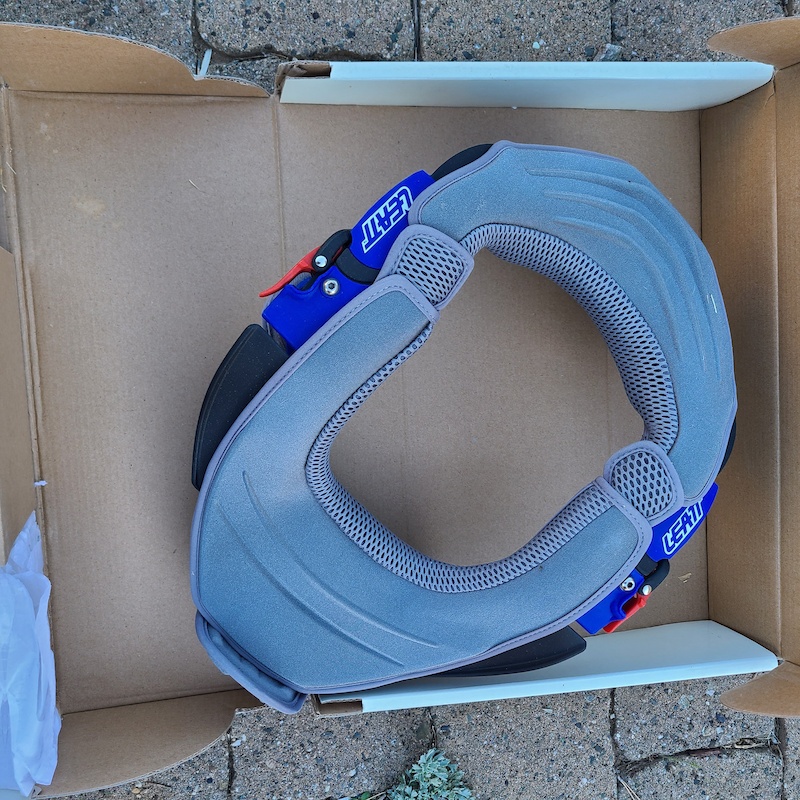Leatt neck brace For Sale