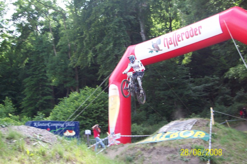 Jumping the big double at the finish, without any problems, until the finals began...
