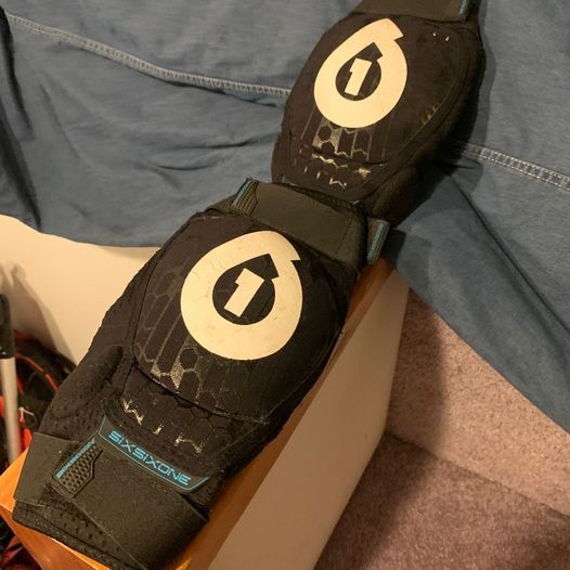 661 M/L knee pads For Sale