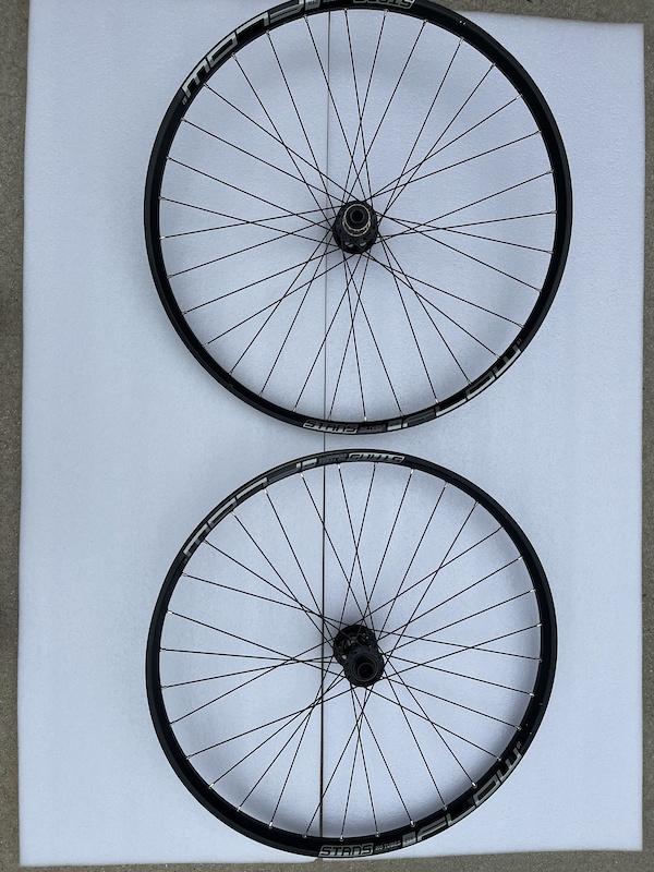 stan's notubes ztr flow ex 29 wheelset